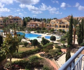 Comfortable 2 bedroom apartment in popular Limnaria Gardens