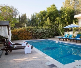 Coral Bay Sunkiss Villa