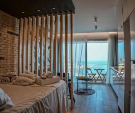 COSea Living: SeaSide Luxury Suite in Harbour 107A