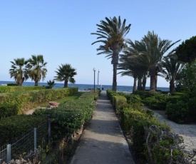 Cozy holiday beach house 30 meters from the beach