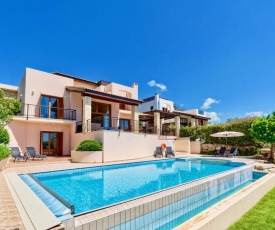4 bedroom Villa Helidoni with private infinity pool, Aphrodite Hills Resort