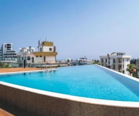Deluxe Apt w/ Rooftop Pool in The Heart of Kyrenia