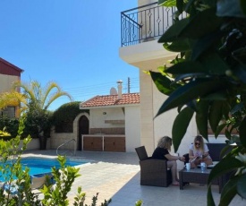 EPISKOPI VILLA, Luxury 4 Bedroom with Pool - Limassol