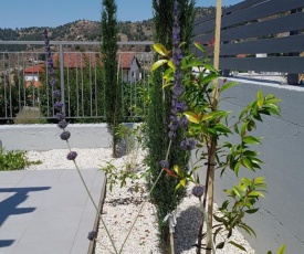 Evmelia Kakopetria Suites