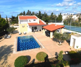 6 bdr villa with TENNIS COURT