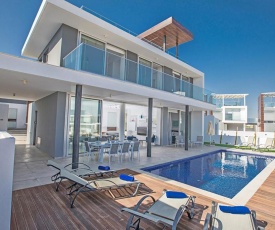 Famagusta Villa Sleeps 11 with Pool and Air Con
