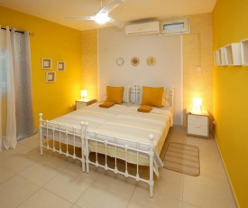930m to Beach-2 Bedroom+Veranda-Perfect Located