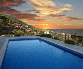 Happy Trails Pomos Panoramic Villa