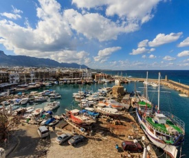 Harbour view flat in Kyrenia -Girne