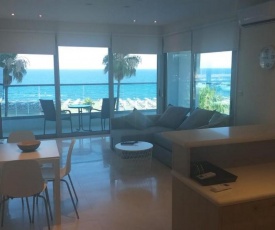 Horizon Luxury Suite at Finikoudes Beach 302