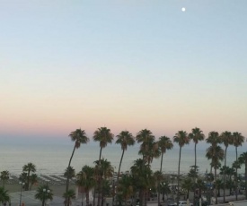 Horizon Luxury Suite at Finikoudes Beach 304