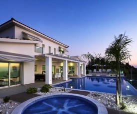 Kissonerga Villa Sleeps 12 with Pool and WiFi