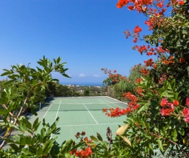 Kouklia Villa Sleeps 10 with Pool and Air Con