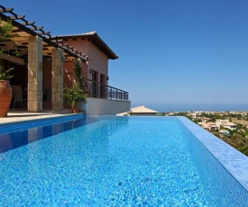 Kouklia Villa Sleeps 4 with Pool Air Con and WiFi