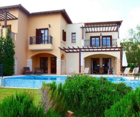 Kouklia Villa Sleeps 6 with Pool Air Con and WiFi