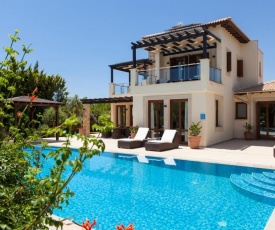 Kouklia Villa Sleeps 8 with Pool and Air Con