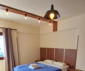 Lakis Court