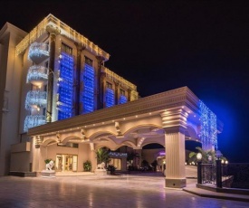 LES AMBASSADEURS Ultra Luxury Beachfront Resort & Maldives Villas & Casino & Yacht Marina
