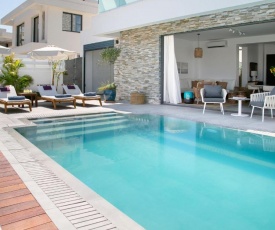 Louis Chris Le Mare Gold Luxury Villa
