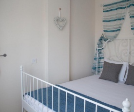 Love Hut Apartment