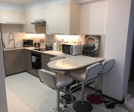 Luxury 2 bed Apartment next to the Beach