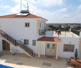 Luxury 4 Bedroom Villa with Private Swimming Pool