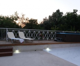Luxury Fani House Next to Harbor area with Jacuzzi