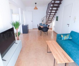 Luxury Maisonette Apartment -SEA VIEW, NETFLIX, GYM- 5 Min from Beach!