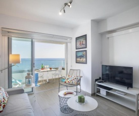 Mackenzie Zoe Seafront Suite