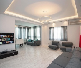 Mayra Seafront Luxury Apartment (BREAKBOOKING-CY)