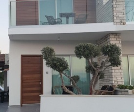 Melanos Fully Renovated TownHouse with Private Pool