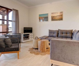 Modern apartment APE11 with lovely views, Aphrodite Hills Resort