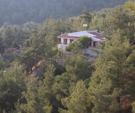 Moniatis Country House
