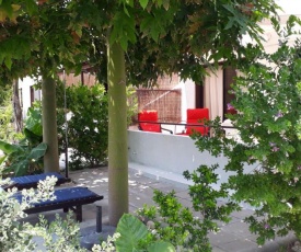Near the beach Aparment with garden