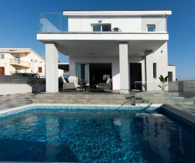 New Luxury Residence 5Eagles 5mins from Airport