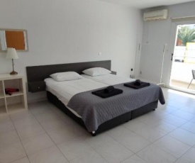 Nissi avenue studio