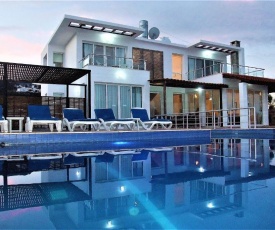 Ocean View family villa, sleeps 2-10, private pool, Wifi, Internet Tv Acs
