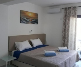 P.L Hermes Studios & Apartments