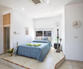 Pallini Court