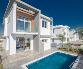 Paralimni Villa Sleeps 6 with Pool
