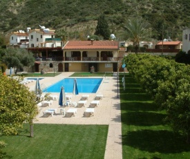 Pelekanos Apartments
