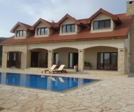 Petralona Apartment