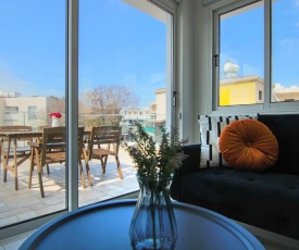 Phaedrus Living: Seaside Modern Flat Lighthouse 63