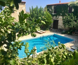 Porfyrios Country House