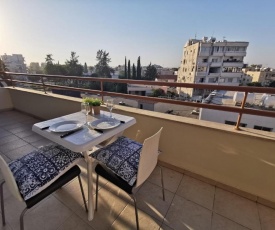 Prime Location - City & Beach - Fast Internet 100-25 mbps - Spacious & Cozy