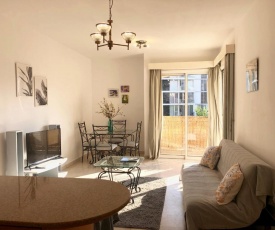 1 bedroom flat, prime location near sea, sleeps 4