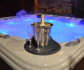 Purple Rustic Villa with Jacuzzi Saranti