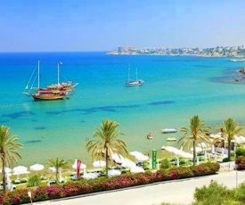 Sea & Sky on Escape Beach