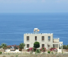 Sea Cliff villa, 4 beds, sleeps 2- 7, Free Wifi, Heated Pool option