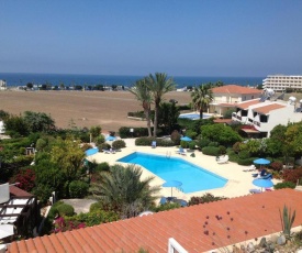 Sea view apartment, close to amenities